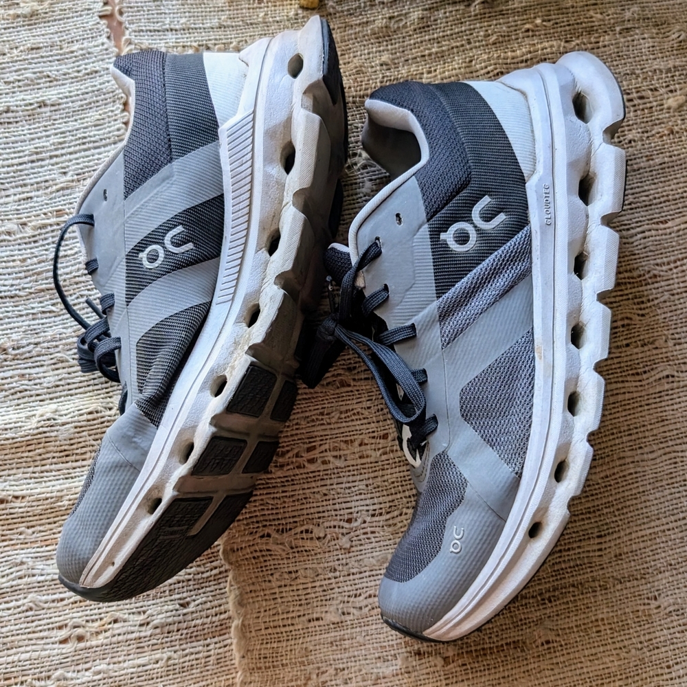 On Cloudrunner Frost Running Shoes - image 1